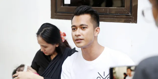 Nyaris Lepas Kontrol, Eza Gionino Sempat Ingin Pukul Pelaku yang Ancam Keluarganya Nyaris Lepas Kontrol, Eza Gionino Sempat Ingin Pukul Pelaku yang Ancam Keluarganya