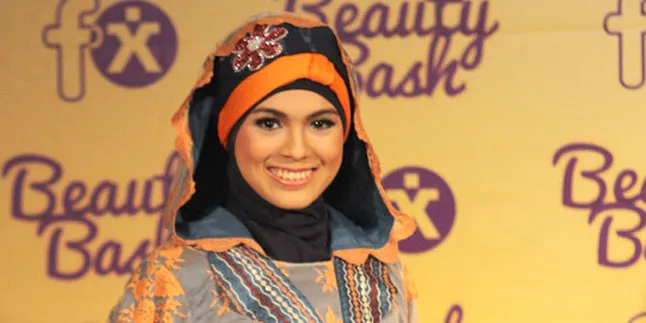 Nycta Gina Mulai Tertarik Berhijab