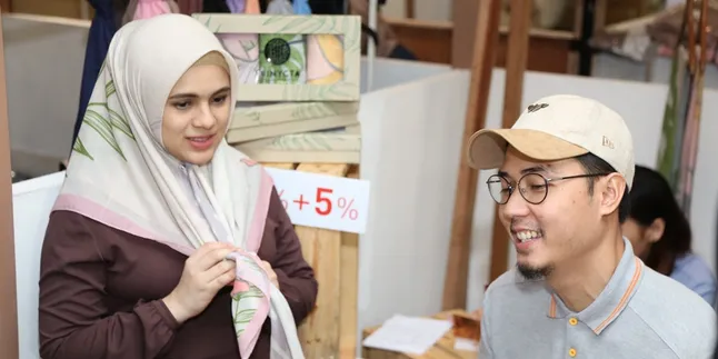 Nycta Gina Nikmati Perannya Jadi Ibu 2 Anak Meski Banyak Barang Bawaan