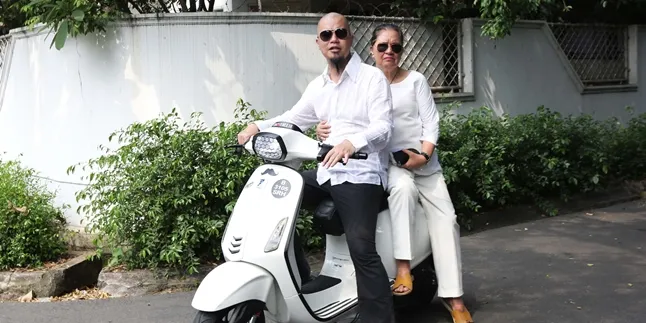 Nyoblos di Putaran 2, Ahmad Dhani Pakai Kemeja Putih Menerawang