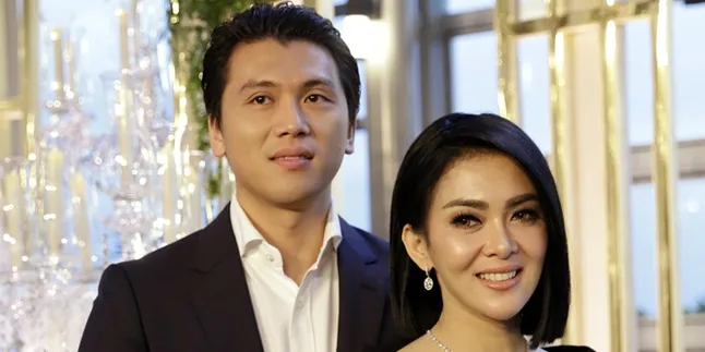 Obrolan Mau Bikin Video, Reino Barack Minta Peluk & Sebut Syahrini Lucu Imut Obrolan Mau Bikin Video, Reino Barack Minta Peluk & Sebut Syahrini Lucu Imut