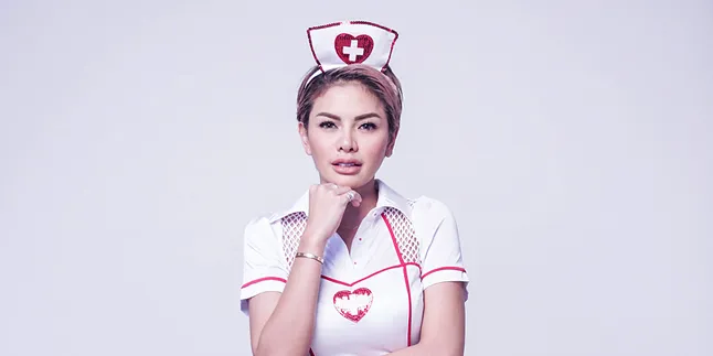 Ogah Ikutan Bisnis Cake, Nikita Mirzani Rilis Boneka Replika Dirinya