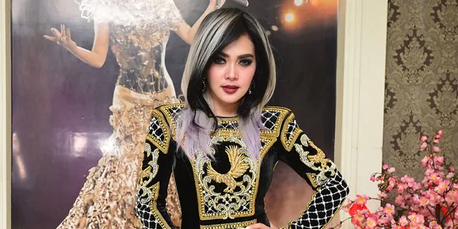 Tunjukkan Wajah Jeleknya, Syahrini Bergaya Ala Duck Face