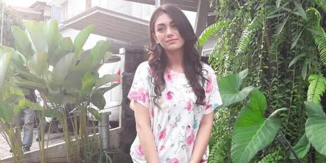 Ogah Tanggapi Isu Miring, Celine: Terserah Orang Mau Gimana Ogah Tanggapi Isu Miring, Celine: Terserah Orang Mau Gimana