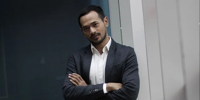 Oka Antara, Jatuh Cinta Pandangan Pertama Pada Film Thriller Oka Antara, Jatuh Cinta Pandangan Pertama Pada Film Thriller