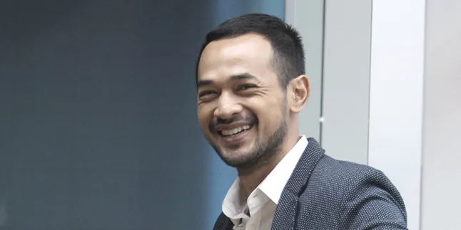 Oka Antara, Tampan Yang Tidak Stylish