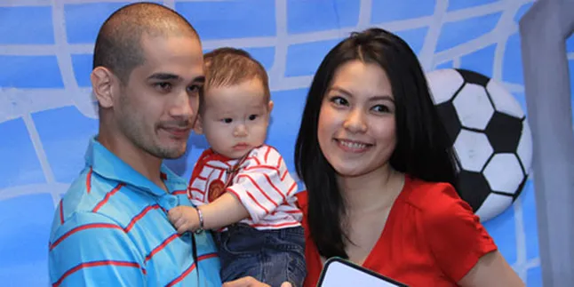 Okan Kornelius Pertama Rayakan Natal Bareng Anak