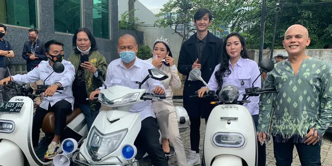 Okan Cornelius Hingga Ustad Taqy Malik Bersama Sahabat Polisi Dukung Gerakan Indonesia Bebas Polusi Okan Cornelius Hingga Ustad Taqy Malik Bersama Sahabat Polisi Dukung Gerakan Indonesia Bebas Polusi