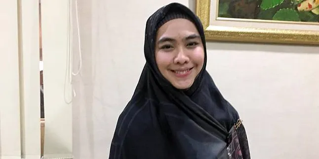 Oki Setiana Dewi dan Irna Mutiara Kolaborasi Luncurkan Koleksi Tyana Dress