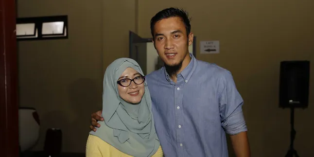 Okie Agustina Mantan Istri Pasha Ungu Diperiksa Polisi Selama 8 Jam Okie Agustina Mantan Istri Pasha Ungu Diperiksa Polisi Selama 8 Jam