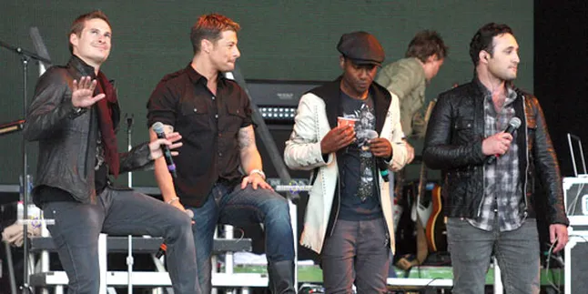 Oktober, Boyband Blue Rilis Single Baru