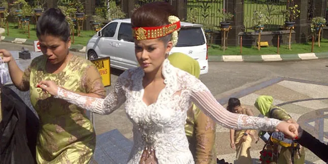 Olla Ramlan Resmi Istri Sah Aufar