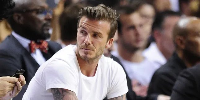 OMG! David Beckham Makan Anaknya Sendiri! OMG! David Beckham Makan Anaknya Sendiri!