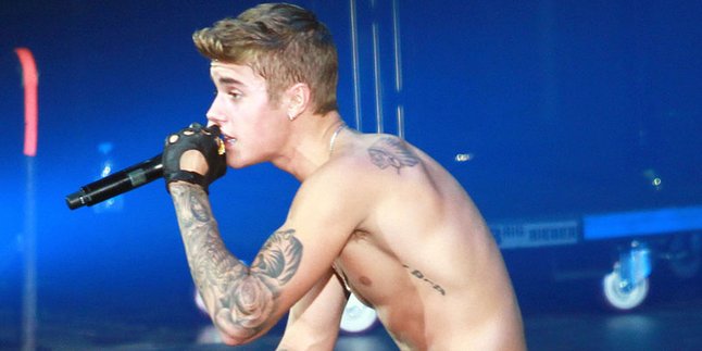 OMG! Justin Bieber Garuk Bagian Pribadi di Atas Panggung