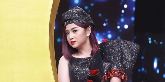 Operasi Ayah Dewi Perssik Berjalan Lancar, Begini Doa dari Sesama Artis