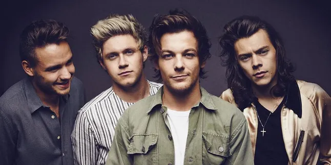 Orbitkan Banyak Penyanyi, Bapak One Direction Dapat Penghargaan!