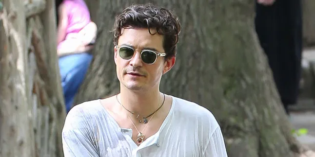Orlando Bloom Tetap Keren Saat Asuh Anak, Kok Bisa Ya?