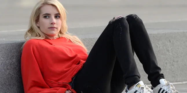Outing di Hari Senin, Emma Roberts Tampil Effortlessly Stylish Outing di Hari Senin, Emma Roberts Tampil Effortlessly Stylish