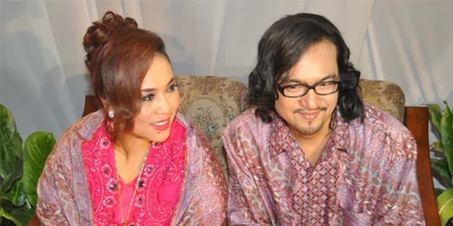 OVJ dan Srimulat Hibur Masyarakat di Resepsi Nunung & Iyan OVJ dan Srimulat Hibur Masyarakat di Resepsi Nunung & Iyan