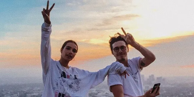 Pacar Baru Brooklyn Ternyata Mirip dengan Victoria Beckham!