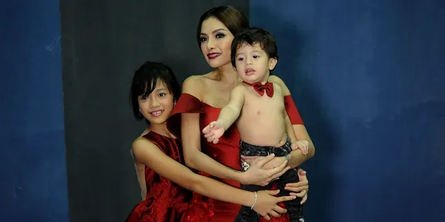 Pacar Punya Istri Atau Tidak, Bagi Nikita Mirzani Cinta Itu Buta Pacar Punya Istri Atau Tidak, Bagi Nikita Mirzani Cinta Itu Buta