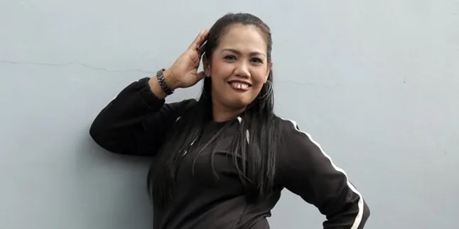 Pacaran Dengan Irfan Cuma Settingan, Elly Sugigi Tak Terima Dihina Gigi Mancung Pacaran Dengan Irfan Cuma Settingan, Elly Sugigi Tak Terima Dihina Gigi Mancung