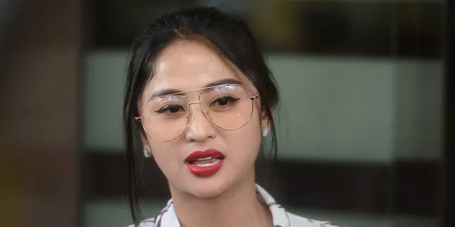 Pacari Pilot, Dewi Perssik Belum Mau Cepat Menikah - Meminta Diberi Kesempatan Perbaiki Hati Pacari Pilot, Dewi Perssik Belum Mau Cepat Menikah - Meminta Diberi Kesempatan Perbaiki Hati