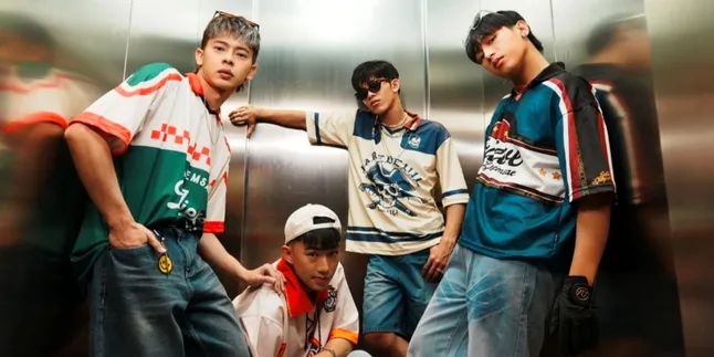 Padukan I-Pop dan K-Pop, GALAXY Siap Mengangkasa Lewat Album Debut 'Stay With Us'