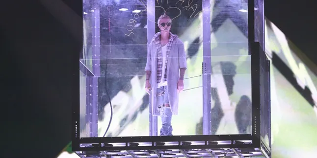 Pajang Foto Ciuman Dengan Selena, Justin Bieber Gagal Move On?