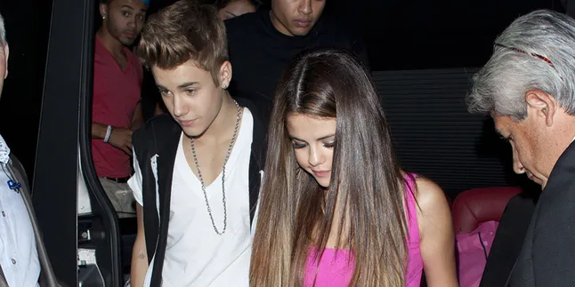 Pajang Foto, Justin Bieber - Selena Gomez Resmi Balikan