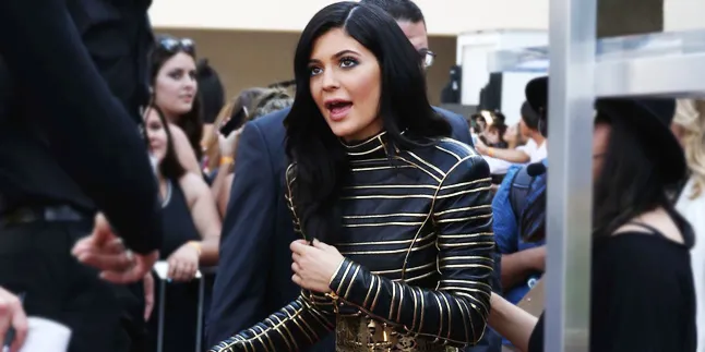 Pajang Foto Panas, Kylie Jenner Kembali Dihujat Haters
