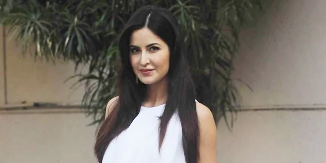 Pakai Bikini Halter Neck Hijau, Katrina Kaif Tampil Cantik Segar Pakai Bikini Halter Neck Hijau, Katrina Kaif Tampil Cantik Segar