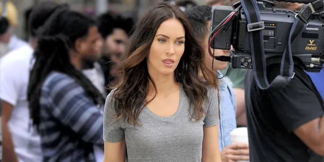 Pakai Bikini Saat Hamil, Megan Fox Mesra-Mesraan Dengan Suami Pakai Bikini Saat Hamil, Megan Fox Mesra-Mesraan Dengan Suami