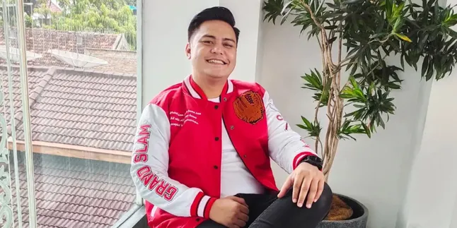 Pakai Busana Tokoh Pewayangan, Galih Ginanjar Ikut Antarkan Prabowo Subianto - Gibran Rakabuming ke KPU