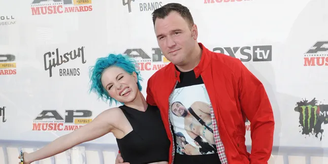 Pakai Caption Romantis, Hayley Williams Pamer Foto Pernikahan