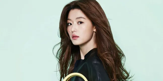 Pakai Dress Merah, Jun Ji Hyun Memang Chun Sung Yi Sejati