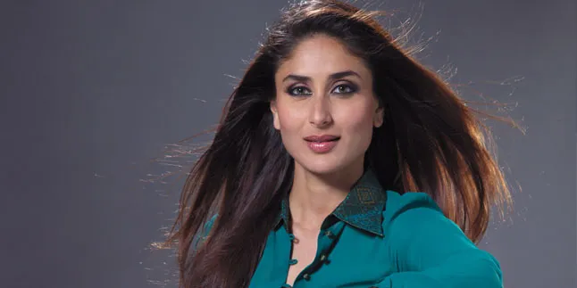 Pakai Gaun Two Piece di Atas Catwalk, Kareena Kapoor Aduhai Abis Pakai Gaun Two Piece di Atas Catwalk, Kareena Kapoor Aduhai Abis