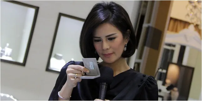 Pakai Handphone Saat Gendong Anak, Astrid Tiar Ditegur