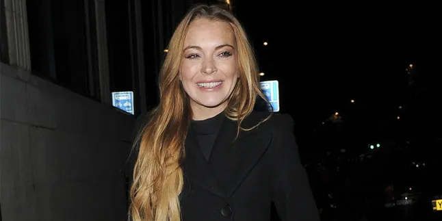 Pakai Hijab - Hapus Foto Instagram, Bukti Lindsay Lohan Mualaf?