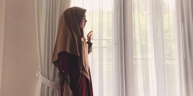 Pakai Hijab, Herfiza Novianti Ada Kalanya Kembaran Dengan Mertua