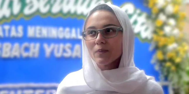 Pakai Hijab, Zee Zee Shahab Merasa Untung Besar Pakai Hijab, Zee Zee Shahab Merasa Untung Besar