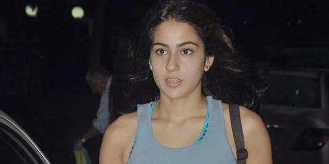Pakai Hot Pants, Sara Anak Tiri Kareena Kapoor Mesra Bareng Pacar