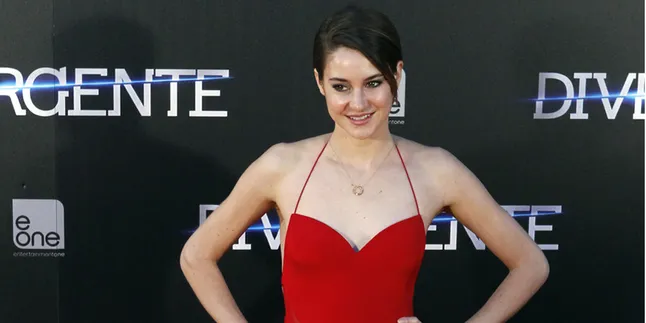 Pakai Hot Pants, Shailene Woodley Pamer Kaki Jenjangnya Pakai Hot Pants, Shailene Woodley Pamer Kaki Jenjangnya