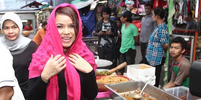 Pakai Kaftan dan Tudung, Siti Liza Cantik Maksimal