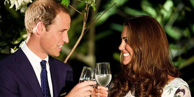 Pakai Kerudung, Kate Middleton Kunjungi Masjid