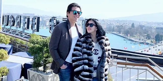 Pakai Mantel Bulu Asli, Penampilan Syahrini Diprotes Komunitas Pecinta Hewan