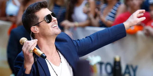 Pakai Nama Istri, Album Robin Thicke Malah Tak Laku
