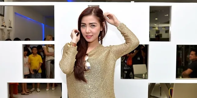 Pakai Rok Transparan, Bella Shofie Tak Sengaja Pamer Dalaman?