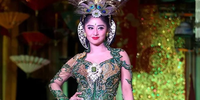 Pakai Sari ala India, Dewi Perssik Tampil Memesona Pakai Sari ala India, Dewi Perssik Tampil Memesona
