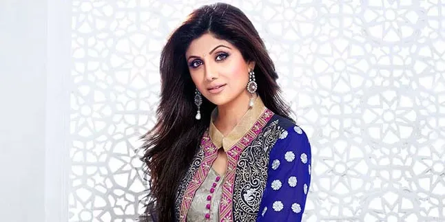Pakai Sari Rancangan Sendiri, Shilpa Shetty Tampak Kucel & Hitam? Pakai Sari Rancangan Sendiri, Shilpa Shetty Tampak Kucel & Hitam?